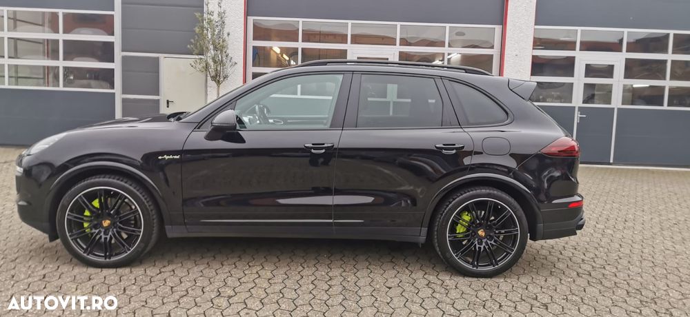 Porsche Cayenne - 1
