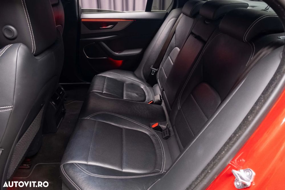 Jaguar XE 2.0 AWD Portfolio - 32