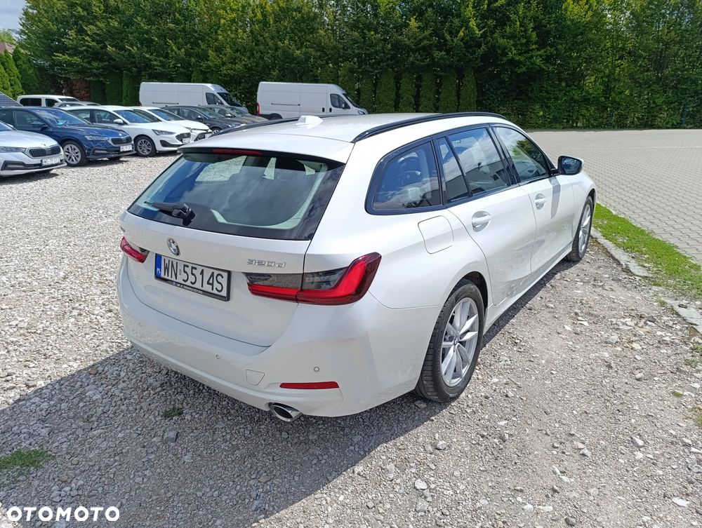 BMW Seria 3 320d xDrive mHEV - 8