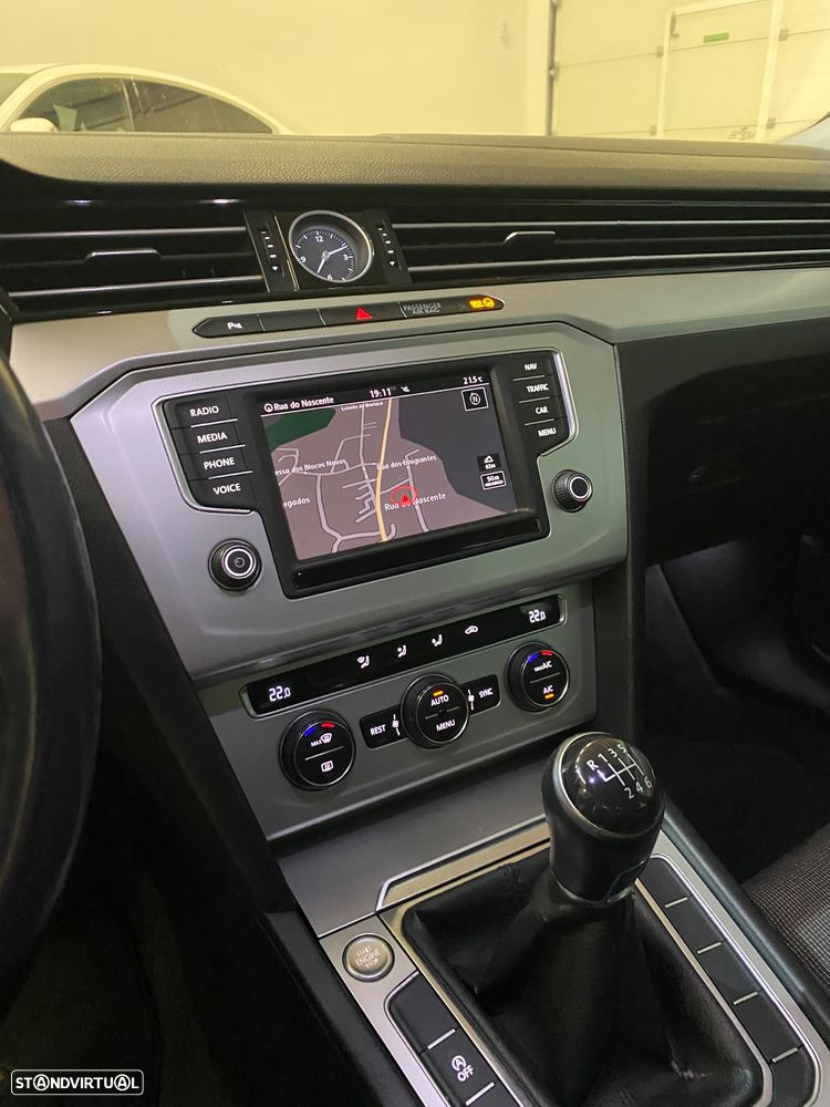 VW Passat Variant 1.6 TDI BlueMotion - 11