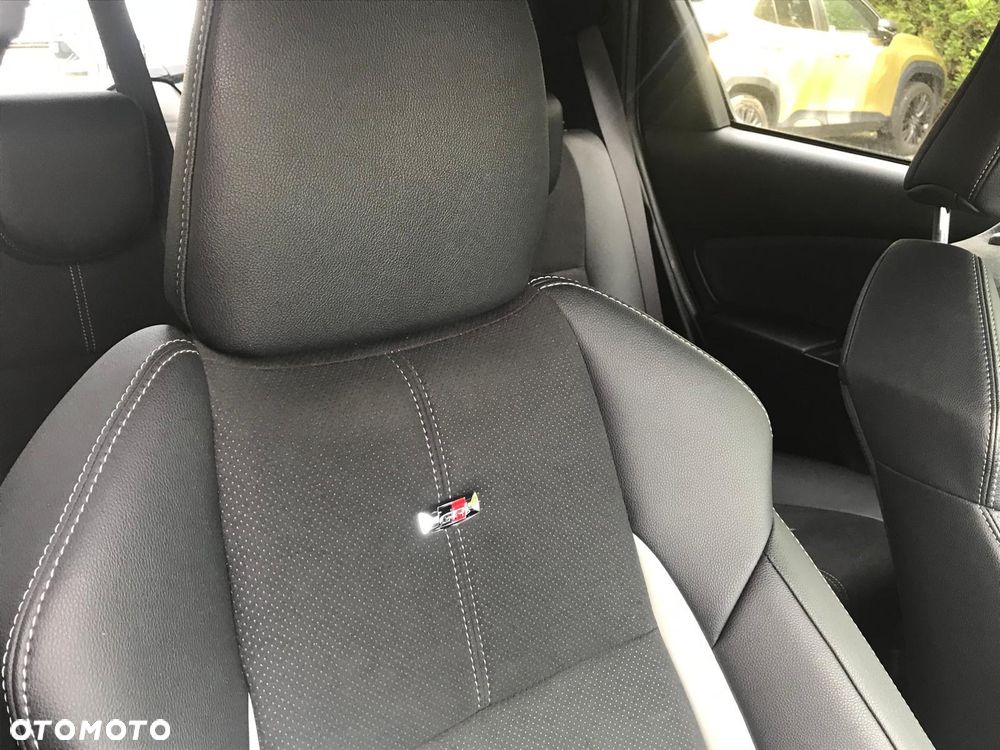 Toyota Yaris Hybrid 100 GR Sport - 11