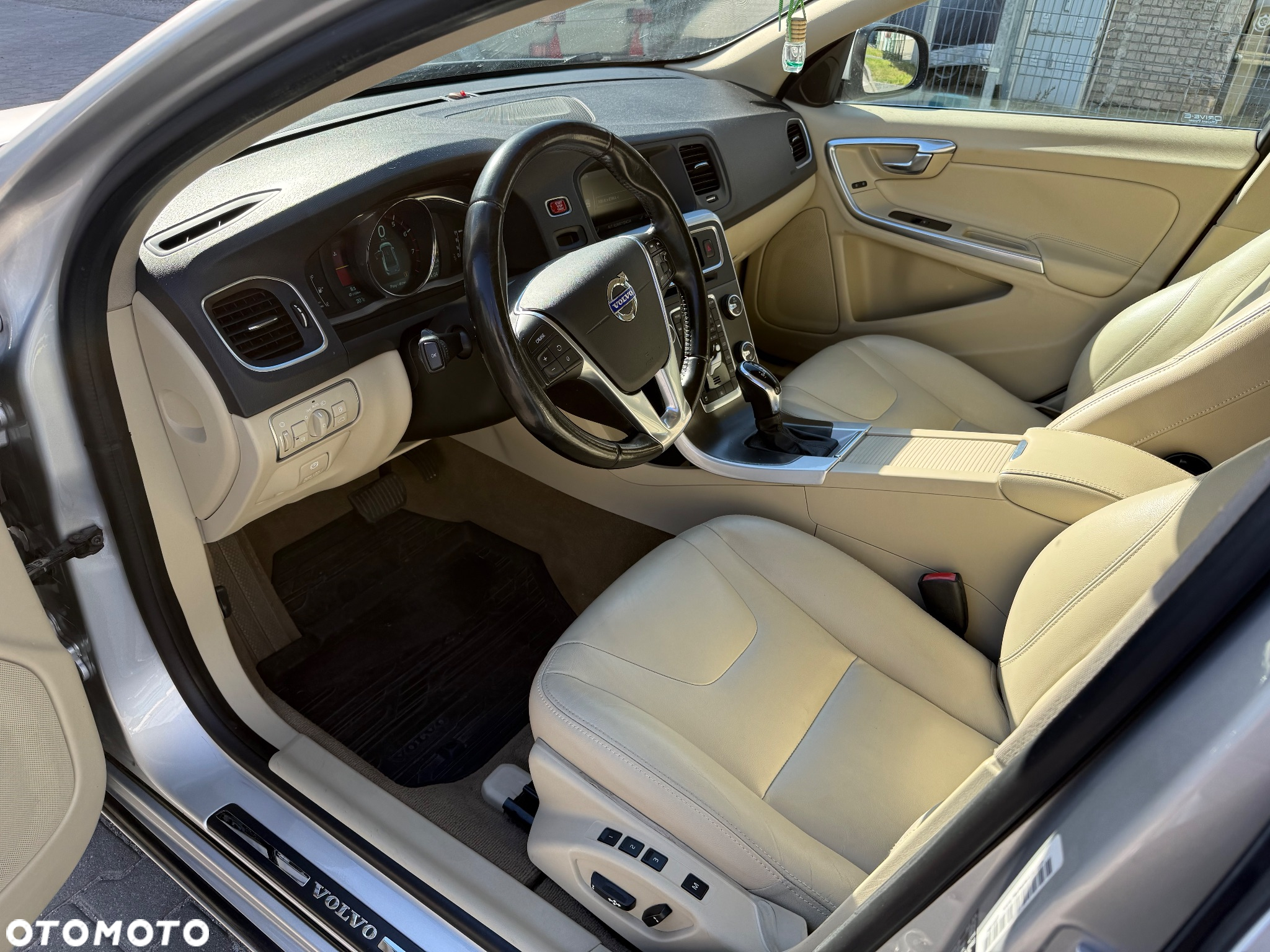 Volvo S60 T5 Drive-E Momentum - 10