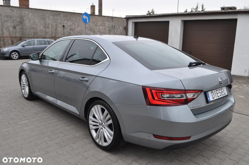 Skoda Superb 2.0 TDI DSG Premium Edition - 6