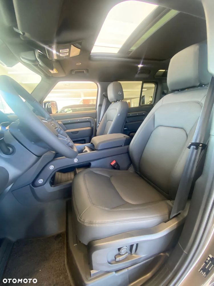 Land Rover Defender 3.0 D250 mHEV X-Dynamic SE - 6