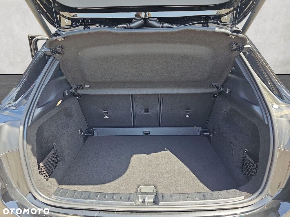 Mercedes-Benz GLA - 17