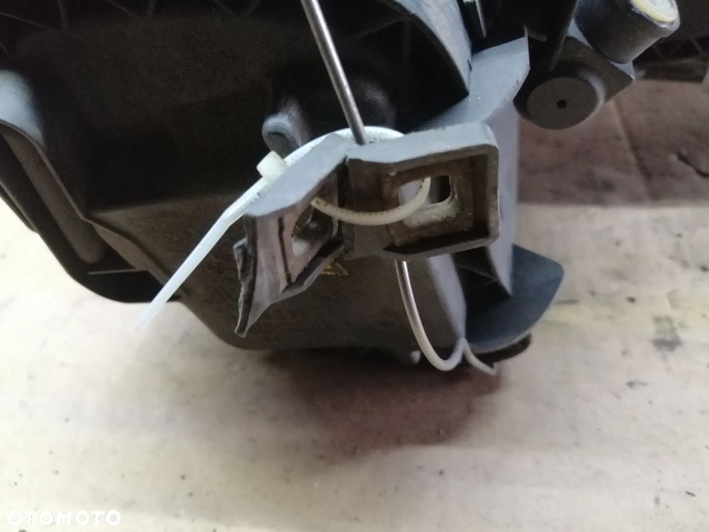 Volkswagen Touran Caddy lampy przód Xenon komplet - 4