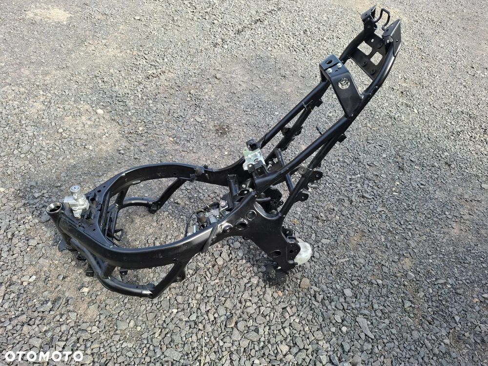 Suzuki GSXS 750 rama - 1