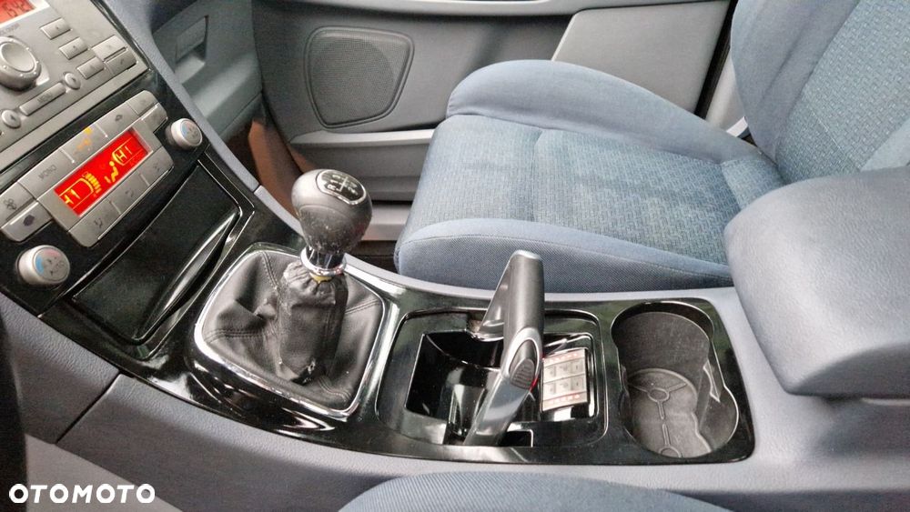 Ford S-Max - 13