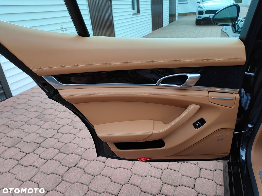 Porsche Panamera 4S - 14