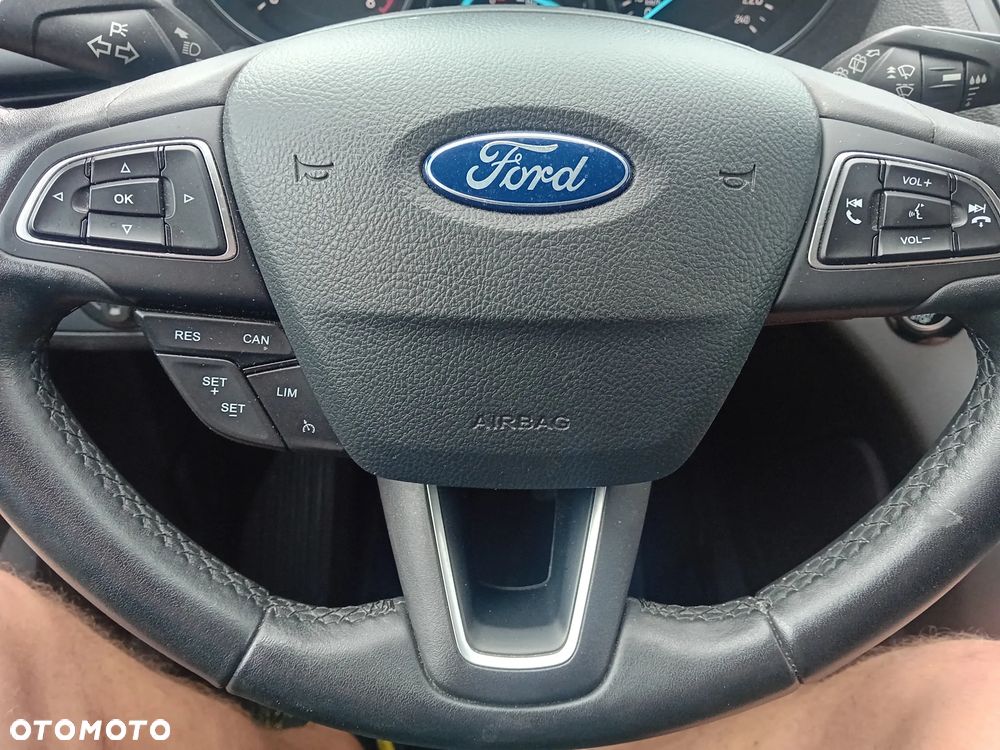 Ford Kuga - 22