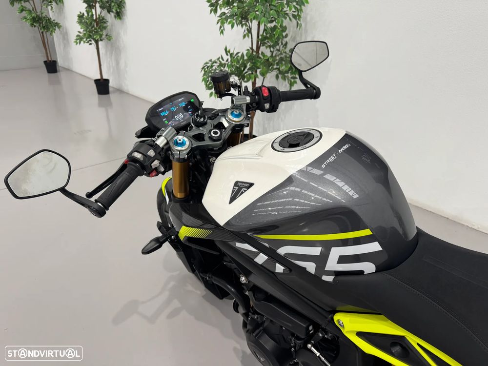Triumph Street Triple 765 Moto2 - 10