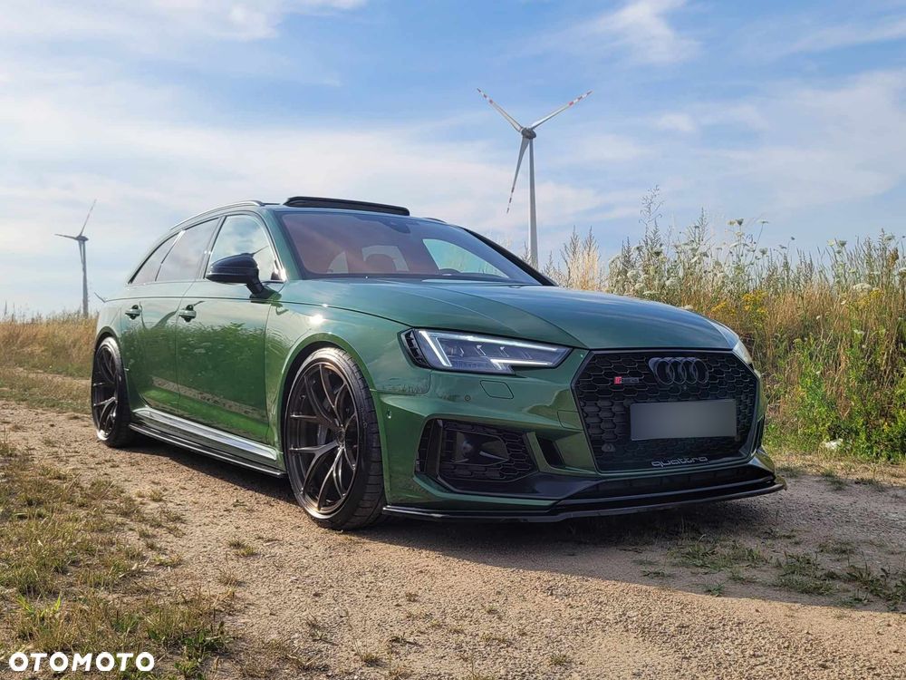 Audi RS4 Avant - 10