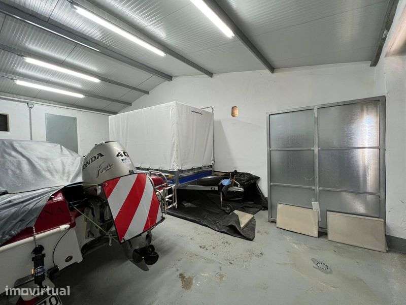 Garagem/Armazem  com WC e quintal - Grande imagem: 2/8