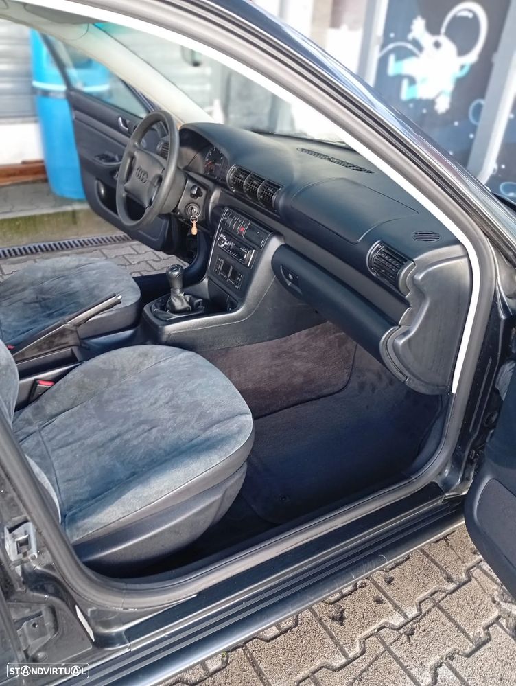 Audi A4 1.6 Confort - 11