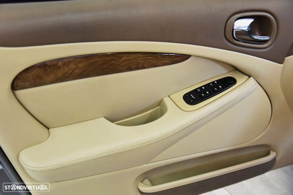 Jaguar S-Type 2.7 D V6 Executive Auto. - 31