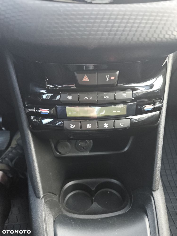 Peugeot 208 1.2 PureTech Allure S&S - 19