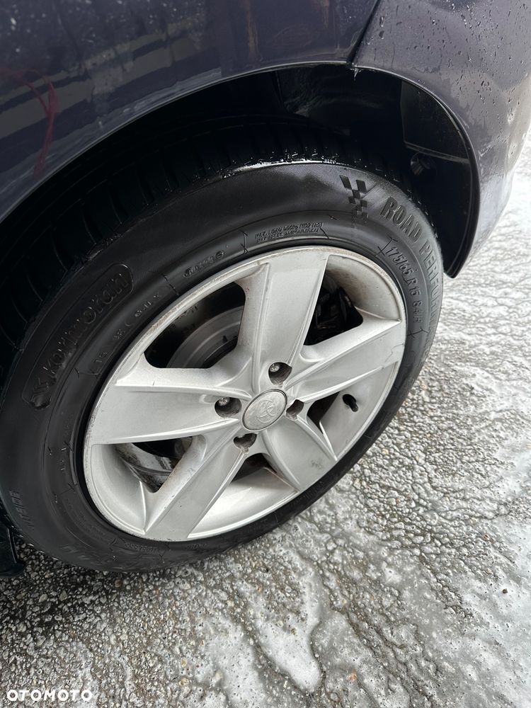 Toyota Yaris 1.33 Premium - 6