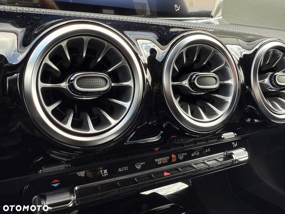 Mercedes-Benz Klasa A 200 AMG Line 7G-DCT - 9