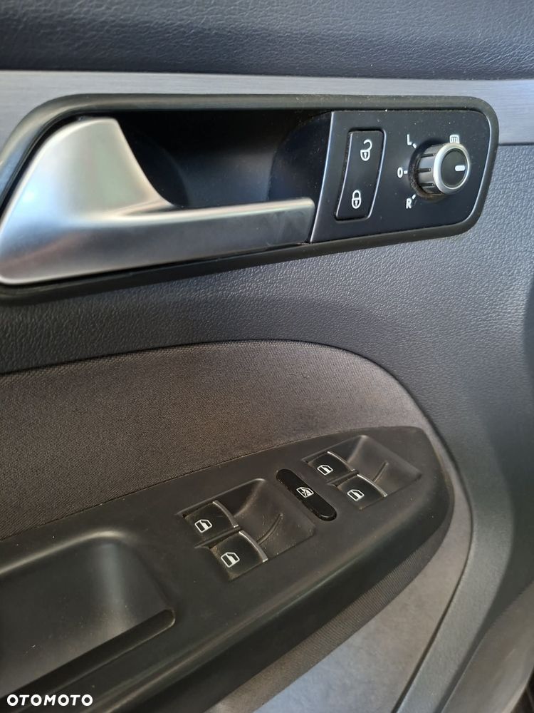 Volkswagen Touran - 11