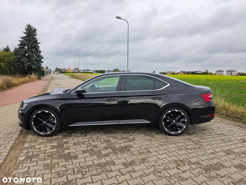 Skoda Superb 2019 photo 5