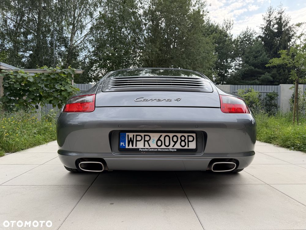Porsche 911 Carrera 4 - 3