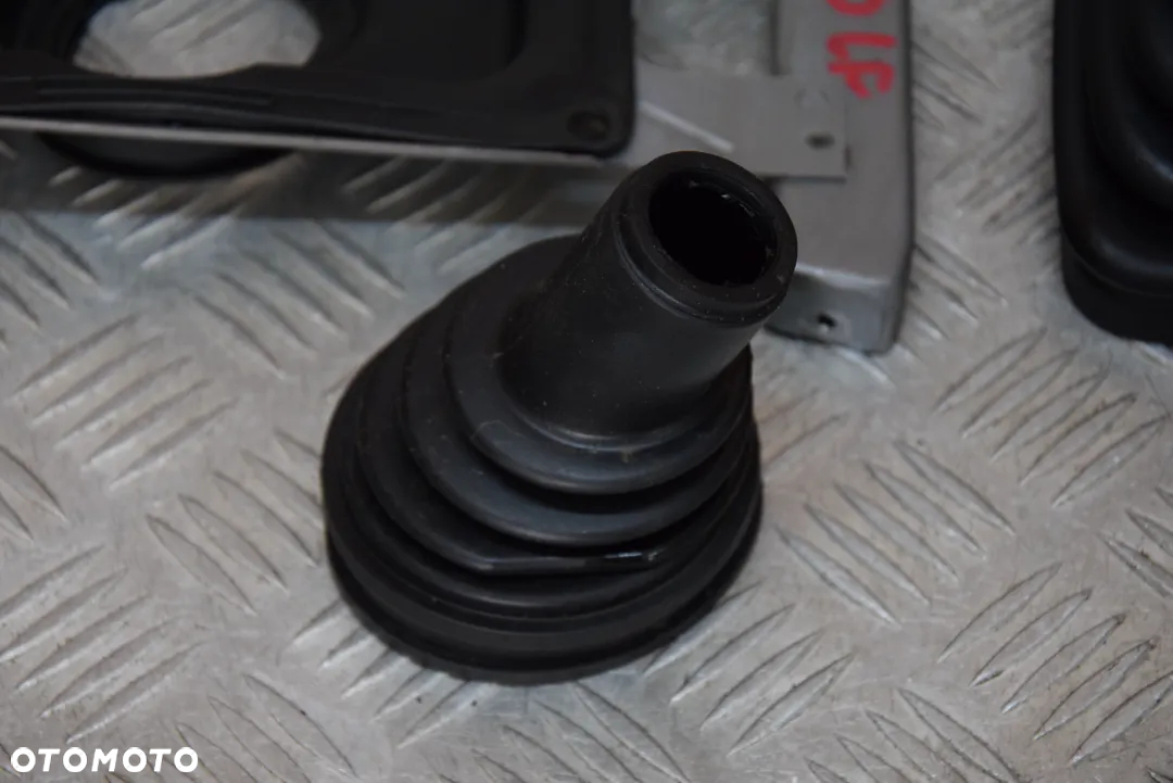SUZUKI JIMNY OSŁONA LEWARKA MIESZEK KPL. - 2