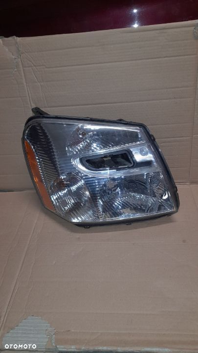 Chevrolet Equinox LS lampa przednia prawa
