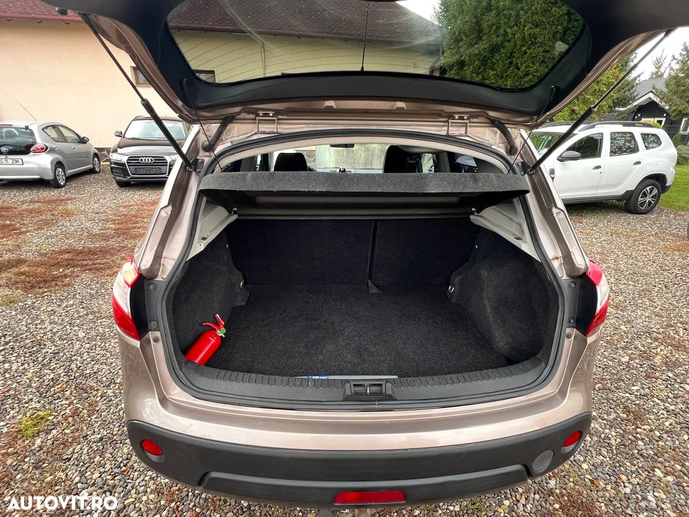 Nissan Qashqai 2.0 dCi DPF 4x4 Aut tekna - 16