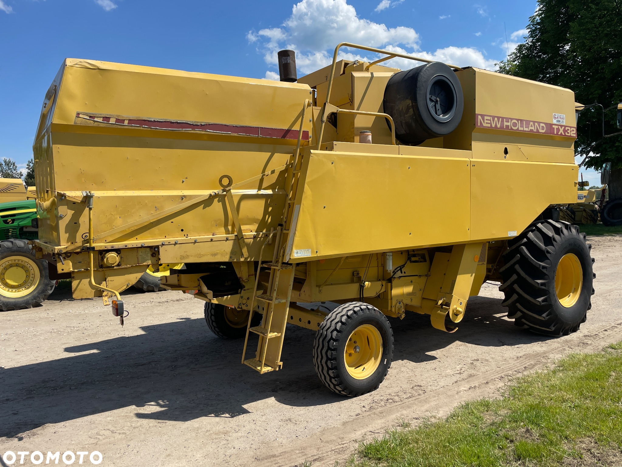 New Holland TX 32 - 8