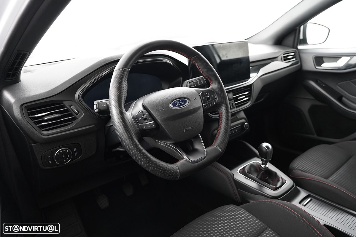 Ford Focus 1.0 EcoBoost MHEV ST-Line X - 6