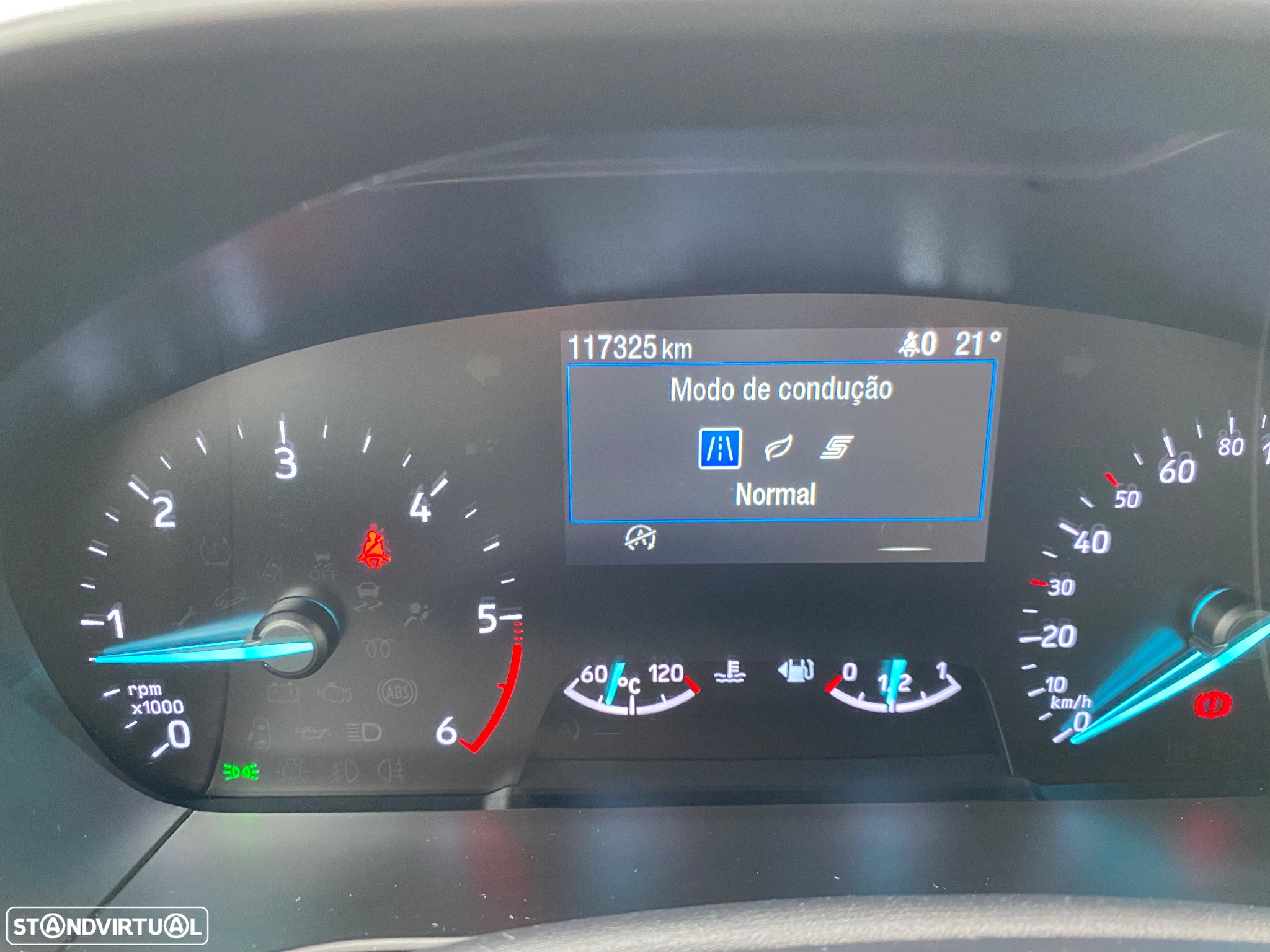 Ford Focus SW 1.5 EcoBlue S&S TITANIUM DESIGN - 37