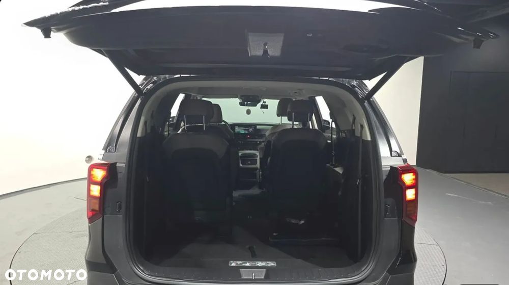 Kia Carnival - 9