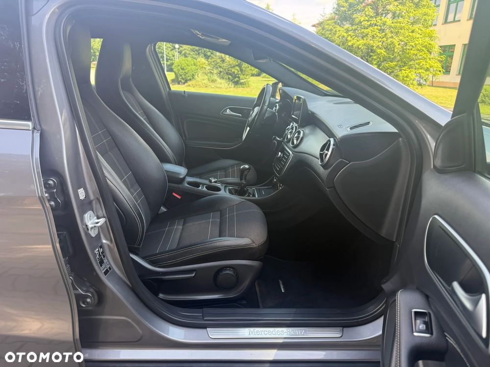 Mercedes-Benz GLA 200 UrbanStyle Edition - 37