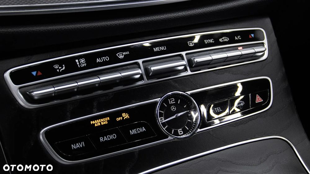 Mercedes-Benz Klasa E 220 d 4-Matic AMG - 28