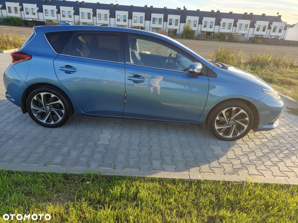 Toyota Auris 1.6 Prestige - 3