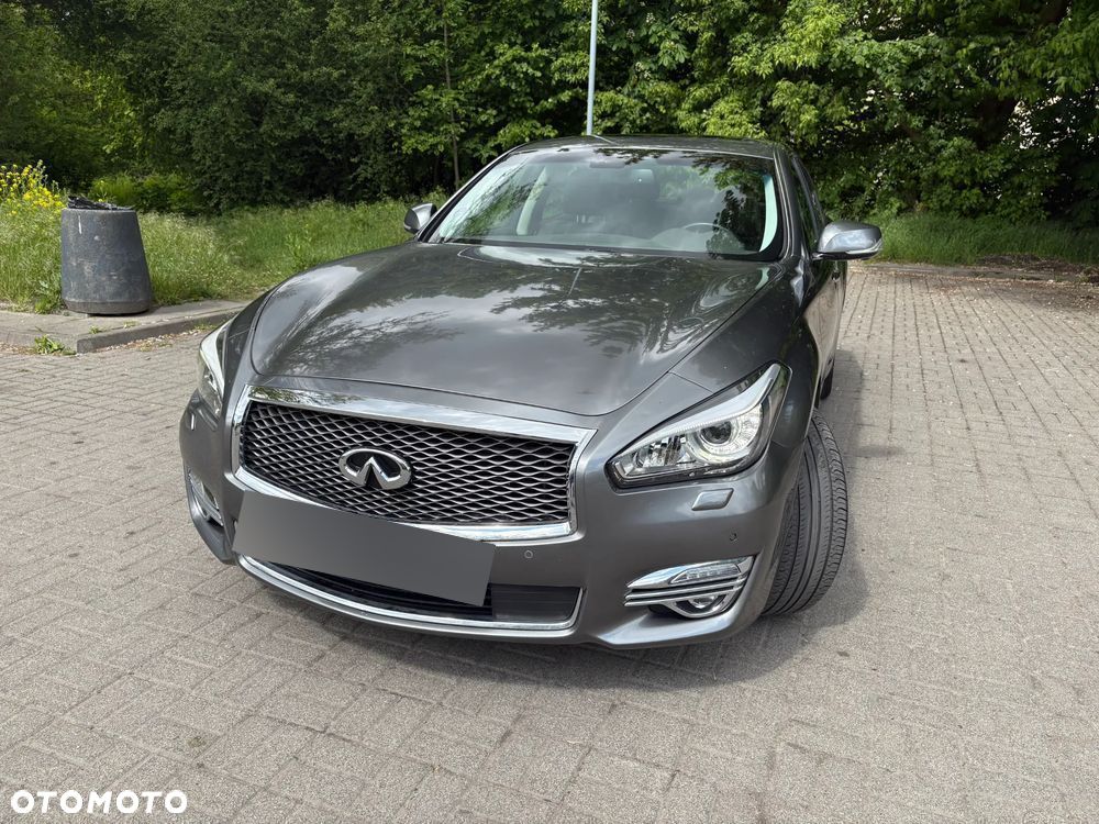 Infiniti Q70