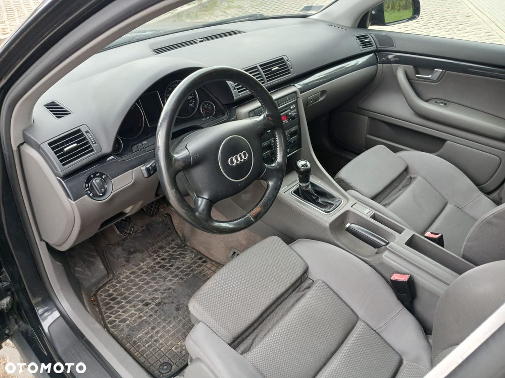 Audi A4 Limousine - 4