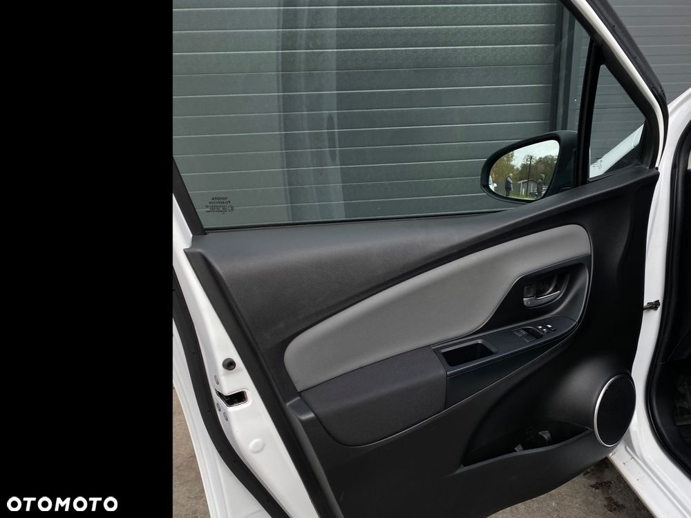 Toyota Yaris Hybrid 100 Premium - 16