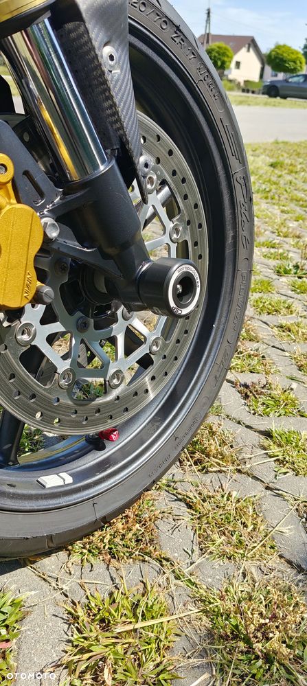 Triumph Street Triple - 8