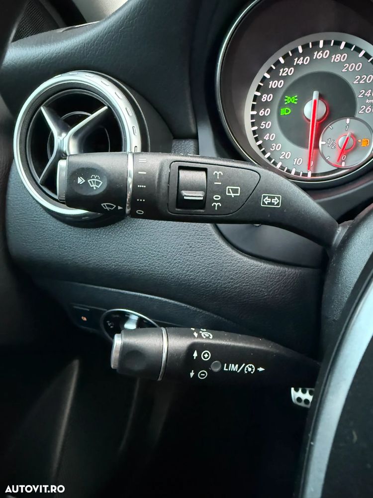 Mercedes-Benz GLA 200 AMG Line - 35