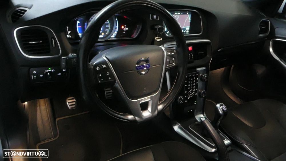 Volvo V40 D2 R Design - 21