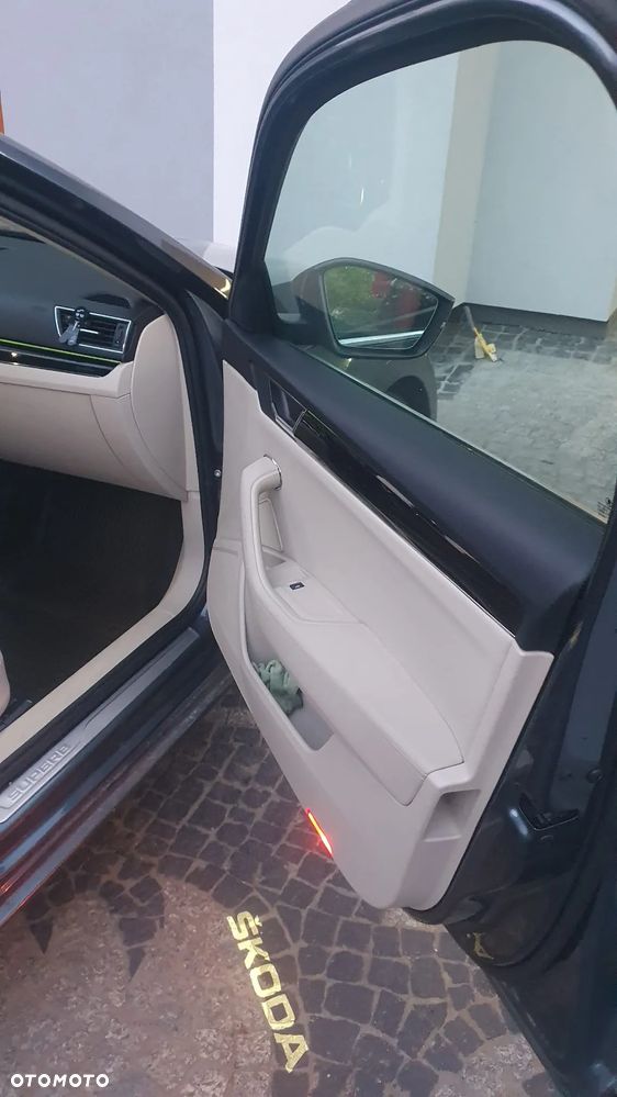 Skoda Superb 2.0 TSI 4x4 L&K DSG - 12