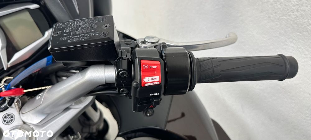 Yamaha FJR - 8