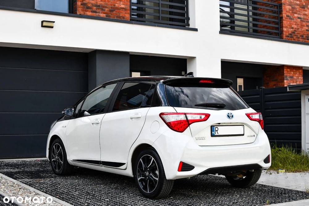 Toyota Yaris Hybrid 100 Premium EU6 - 5