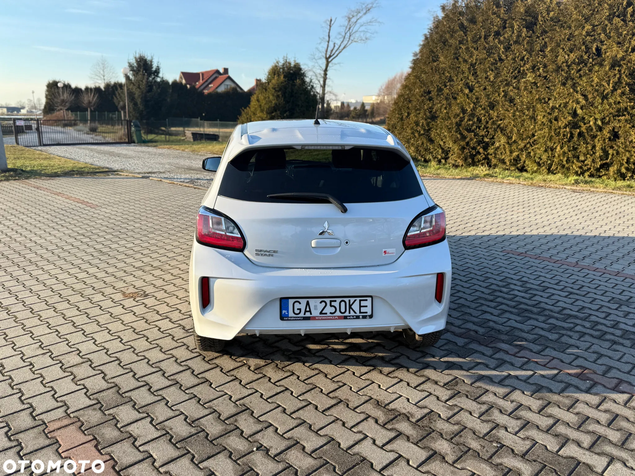 Mitsubishi Space Star 1.2 AS&G Instyle CVT - 3