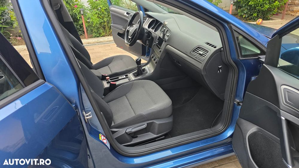 Volkswagen Golf 1.6 TDI DPF BlueMotion - 17