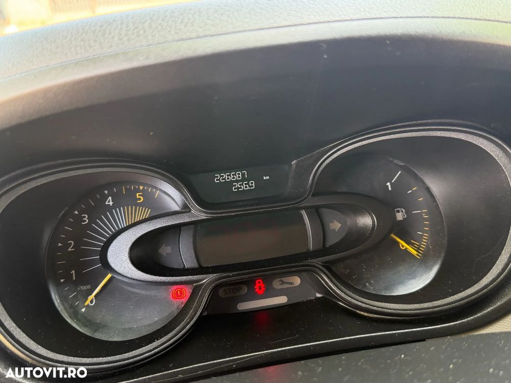 Renault TRAFIC - 10