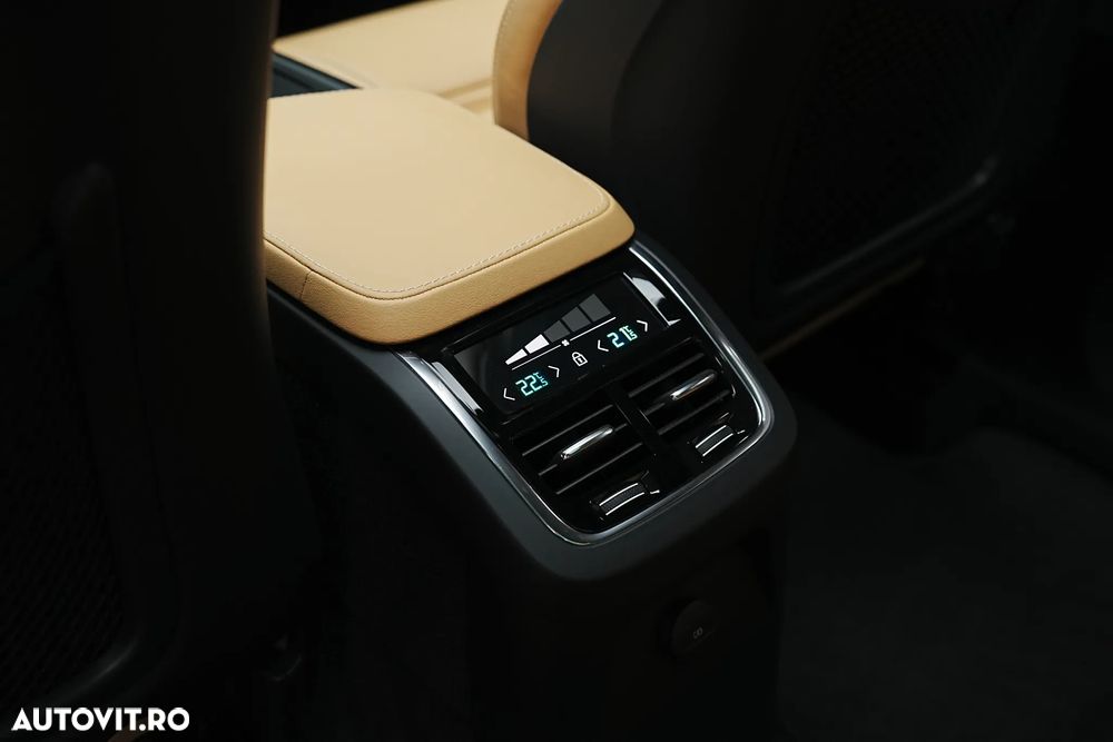 Volvo XC 90 T8 AWD Recharge Geartronic Inscription - 34