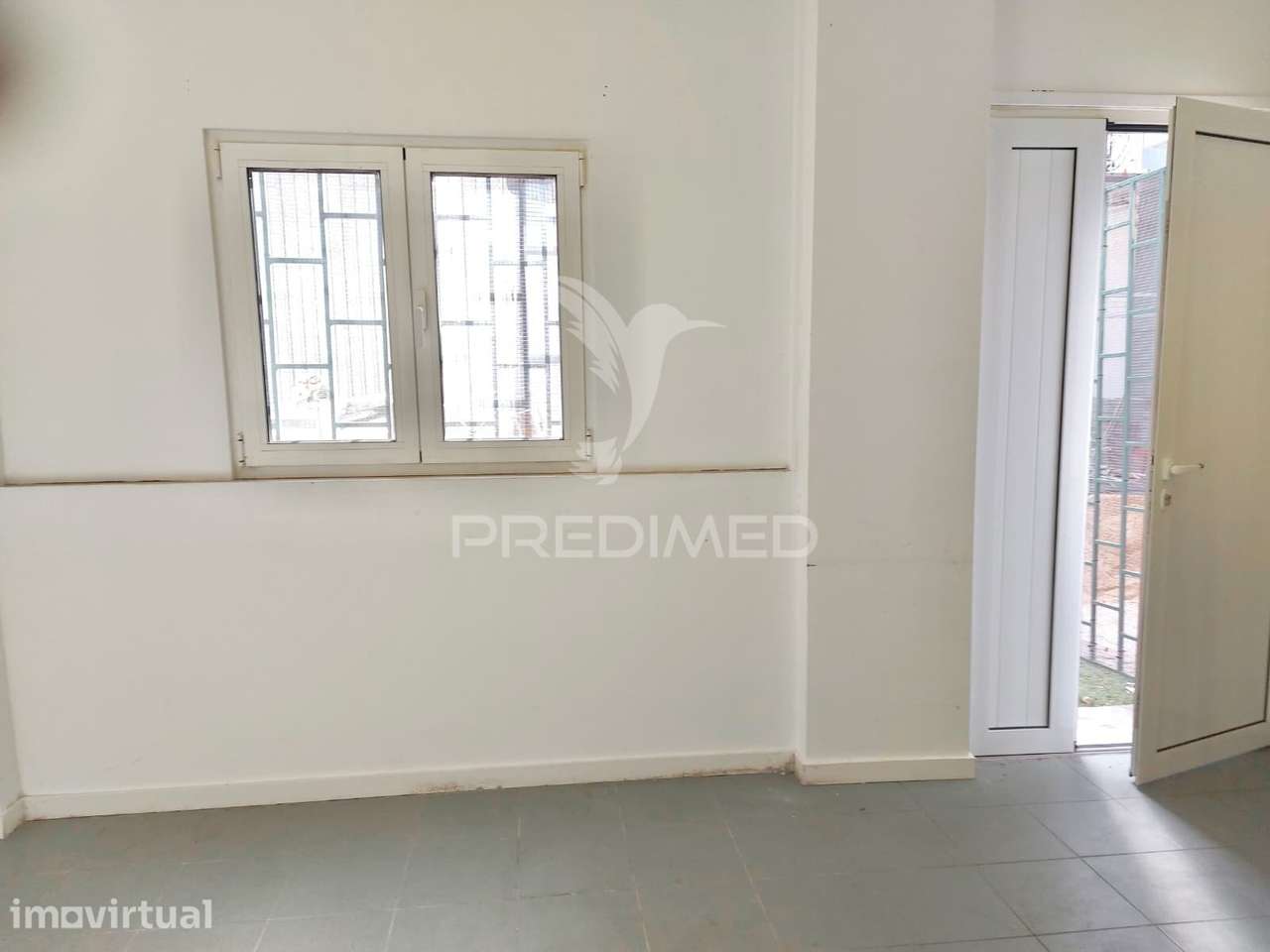 Loja Transformada em Apartamento T1 - Grande imagem: 2/13