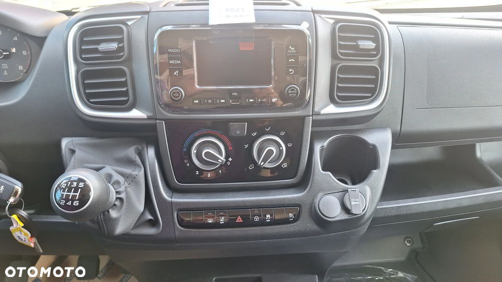 Peugeot Boxer Furgon L3H2 3.3T Diesel 2.2 140 KM Manual - 25